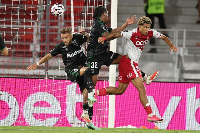 Monaco's German forward #29 Paris Brunner (R) scores a goal during the French L1 football match between AS Monaco and RC Lens at the Stade Louis II in Monaco on September 18, 2026. (Photo by Valery HACHE / AFP)