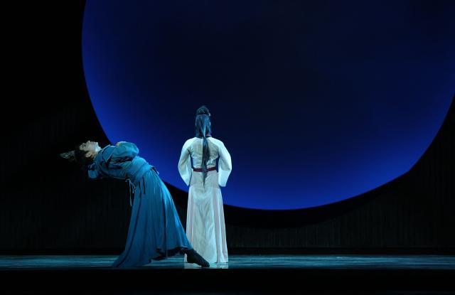 Dancers from the China Ningbo Performance and Arts Group perform a scene from the award-winning Chinese dance drama “Mulan” during a dress rehearsal at the David H. Koch Theater at Lincoln Center in New York on September 18,, 2026. The China Arts and Entertainment Group (CAEG) is presenting the New York debut of the award-winning dance drama. (Photo by TIMOTHY A. CLARY / AFP)