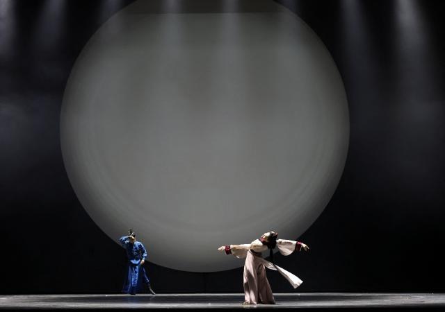 Dancers from the China Ningbo Performance and Arts Group perform a scene from the award-winning Chinese dance drama “Mulan” during a dress rehearsal at the David H. Koch Theater at Lincoln Center in New York on September 18,, 2026. The China Arts and Entertainment Group (CAEG) is presenting the New York debut of the award-winning dance drama. (Photo by TIMOTHY A. CLARY / AFP)