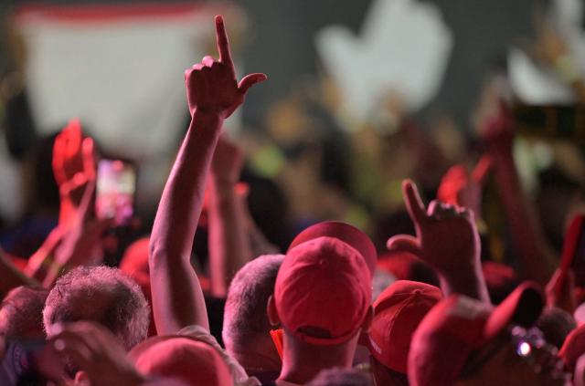 Supporters of Brazil’s President and presidential candidate Luiz Inacio Lula da Silva show an ‘L’ with their hands — for L de Lula — during a campaign rally in Guarulhos, in the metropolitan area of Sao Paulo, Brazil on September 18, 2026. Brazil will hold a presidential election on October 4 2026. (Photo by NELSON ALMEIDA / AFP)