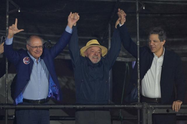 Brazil's President and presidential candidate Luiz Inacio Lula da Silva (C) greets supporters with Brazil's vice-president Geraldo Alckmin (L) and candidate for governor of the state of Sao Paulo (PT), Fernando Haddad during a campaign rally in Guarulhos, metropolitan area of Sao Paulo, Brazil on September 18 2026. Brazil will hold a presidential election on October 4 2026. (Photo by NELSON ALMEIDA / AFP)