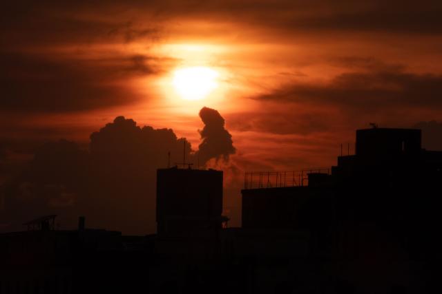 The sun sets during a power outage in Havana on September 18, 2026. Cuba was plunged into its seventh massive blackout of the year on September 18, 2026, the energy ministry said, as fuel shortages bite on the US-blockaded island. (Photo by ADALBERTO ROQUE / AFP)