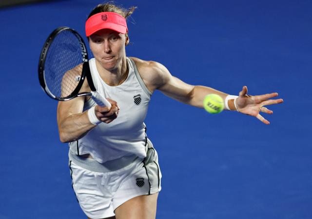 US Peyton Stearns returns to Russia's Liudmila Samsonova during their women's singles semi-final match at the WTA Guadalajara Open tournament in Zapopan, Mexico on September 18, 2026. (Photo by ULISES RUIZ / AFP)