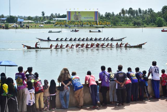 Participants compete in a dragon boat race during the annual four day rowing competition  involving teams from Thailand and Malaysia, in Thailand's troubled southern Narathiwat province on September 19, 2026. (Photo by Madaree TOHLALA / AFP)
