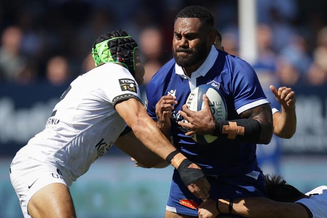 Castres' Fijian centre Adrea Cocagi (R) is tackled by Toulon's Italian hooker Gianmarco Lucchesi (L) during the French Top14 rugby union match between Castres Olympique and Rugby Club Toulonnais (RCT) at Stade Pierre Fabre in Castres, southwestern France, on September 19, 2026. (Photo by Valentine CHAPUIS / AFP)