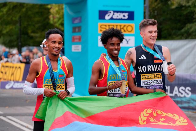 Winner Eritrea's Dawit Seare (C), and second placed Norway's Jakob Ingebrigtsen (R) and third placed Eritrea's Saymon Amanuel (L) pose after the five-kilometer distance during the World Athletics Road Running Championships Copenhagen in Copenhagen, Saturday, September 19, 2026. (Photo by Emil Helms / Ritzau Scanpix / AFP) / Denmark OUT