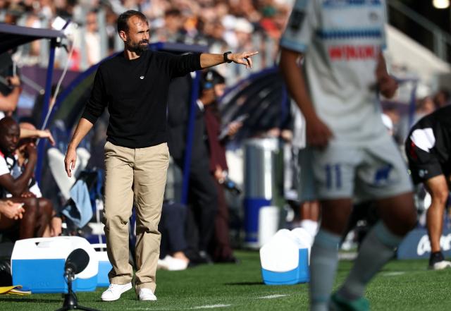 Strasbourg's Portuguese headcoach Hugo Oliveira gestures during the French L1 football match between Paris FC and RC Strasbourg Alsace at the Stade Jean-Bouin in Paris on September 19, 2026. (Photo by FRANCK FIFE / AFP)