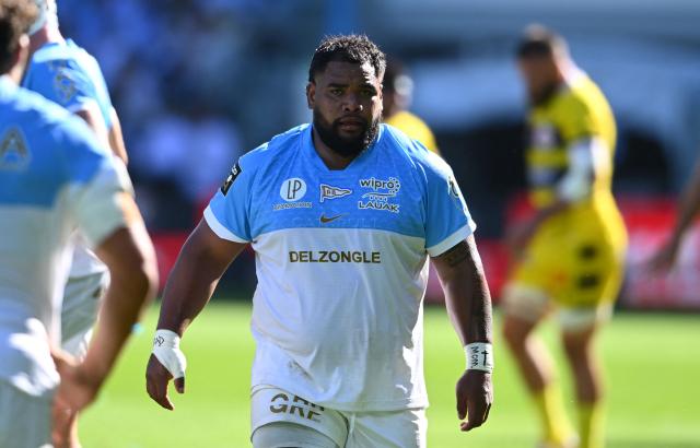 Bayonne's Tongan prop Tevita Tatafu looks on during the French Top14 rugby union match between Aviron Bayonnais (Bayonne) and  ASM Clermont Auvergne at the Jean Dauger stadium in Bayonne, south-western France, on September 19, 2026. (Photo by Gaizka IROZ / AFP)