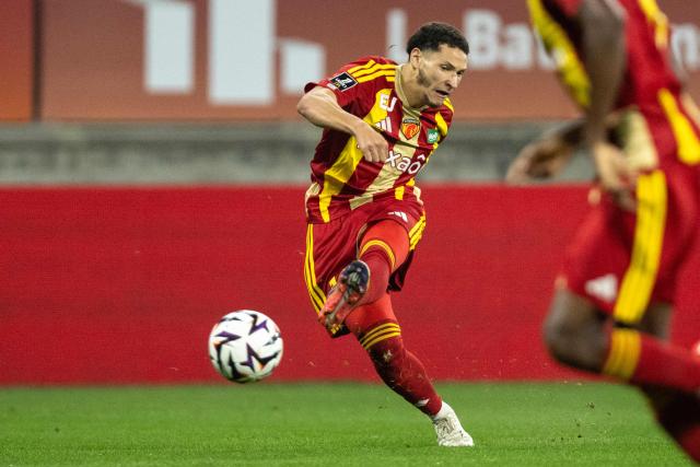 Le Mans' Algerian midfielder #11 Adil Bourabaa shoots to score during the French L1 football match between Le Mans FC and FC Lorient at the Stade Marie-Marvingt in Le Mans, northwestern France, on September 19, 2026. (Photo by Guillaume SALIGOT / AFP)