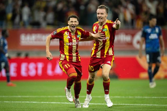 Le Mans' Algerian midfielder #11 Adil Bourabaa celebrates with Le Mans' French midfielder #10 Jean Vercruysse after scoring his team's first goal during the French L1 football match between Le Mans FC and FC Lorient at the Stade Marie-Marvingt in Le Mans, northwestern France, on September 19, 2026. (Photo by Guillaume SALIGOT / AFP)