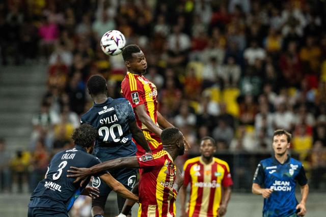 Le Mans' Senegalese forward #13 Habib Diallo fights for the ball with Lorient's Guinean defender #20 Dembo Sylla during the French L1 football match between Olympique Lyonnais (OL) and Stade Rennais FC (Rennes) at the Parc OL stadium in Decines-Charpieu, central-eastern France, on September 19, 2026. (Photo by Guillaume SALIGOT / AFP)