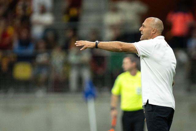 Lorient's French headcoach Alexandre Dujeux getures during the French L1 football match between Olympique Lyonnais (OL) and Stade Rennais FC (Rennes) at the Parc OL stadium in Decines-Charpieu, central-eastern France, on September 19, 2026. (Photo by Guillaume SALIGOT / AFP)