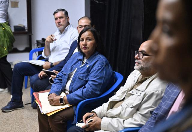 The head of Venezuela's opposition delegation, Dinorah Figuera (C), and other delegation members meet with relatives of political prisoners in Caracas on September 19, 2026. (Photo by Juan BARRETO / AFP)