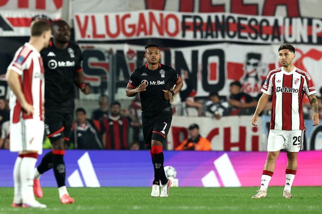 Huracan's Colombian forward #07 Oscar Cortes (C) celebrates past River Plate's defender #29 Gonzalo Montiel after scoring a goal during the Argentine Professional League 2026 Clausura tournament football match between River Plate and Huracan at the Mas Monumental stadium in Buenos Aires on September 19, 2026. (Photo by Alejandro PAGNI / AFP)