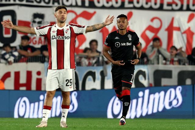Huracan's Colombian forward #07 Oscar Cortes (R) celebrates past River Plate's defender #29 Gonzalo Montiel after scoring a goal during the Argentine Professional League 2026 Clausura tournament football match between River Plate and Huracan at the Mas Monumental stadium in Buenos Aires on September 19, 2026. (Photo by Alejandro PAGNI / AFP)