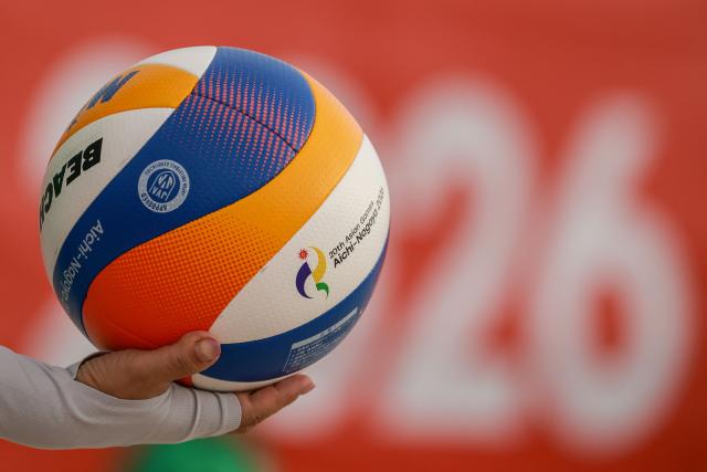 An official passes a ball during the men's beach volleyball competition during the 2026 Asian Games at the Hekinan Ryokuchi Beach Court in Hekinan, Aichi prefecture on September 21, 2026. (Photo by DAVID GRAY / AFP)
