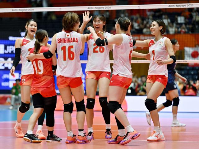 Japan players celebrate their victory in the women's volleyball semi-final match against South Korea during the 2026 Asian Games at the Park Arena Komaki in Komaki, Aichi prefecture on September 21, 2026. (Photo by JIJI PRESS / AFP) / Japan OUT
