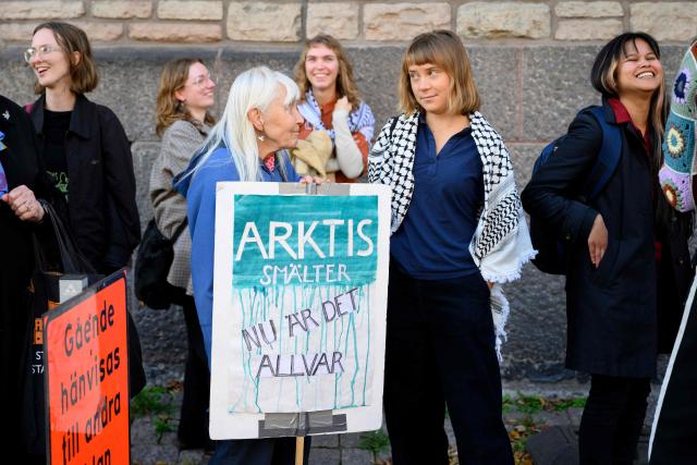 Swedish climate activist Greta Thunberg (R) demonstrates outside Stockholm district court where the climate association Aurora meets with the state's lawyers to clarify what the parties agree on and what they must dispute further in the upcoming trial, in Stockholm, Sweden on September 21, 2026. Swedish activists are suing the state for infringing their human rights by failing to tackle climate change. Activist groups around the world are increasingly looking to the courts to force governments and corporations to reduce greenhouse gas emissions and better protect the environment. The Aurora group has been trying for years to bring a case in Sweden but it had previously fallen foul of legal technicalities. (Photo by Jessica GOW / TT News Agency / AFP) / Sweden OUT