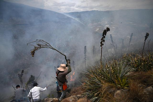 Volunteers work to extinguish a wildfire on Ritoque Hill in the municipality of Villa de Leyva, Boyaca department, Colombia, on September 21, 2026. (Photo by Raul ARBOLEDA / AFP)