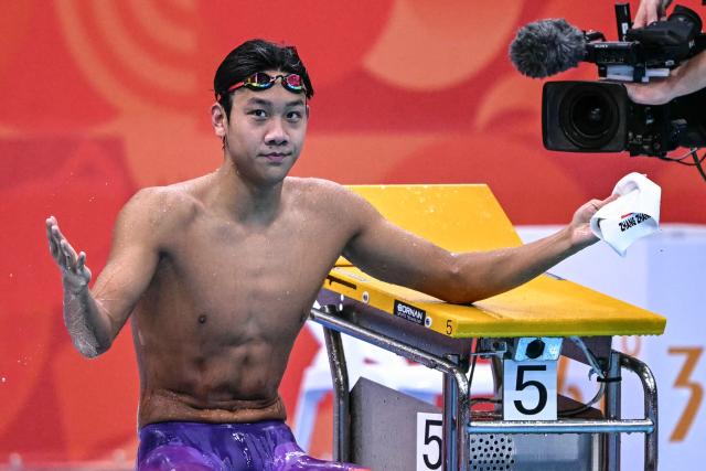 China's Zhang Zhanshuo celebrates after competing in the final A of the men's 1500m freestyle swimming event during the 2026 Asian Games at the Tokyo Aquatics Centre in Tokyo on September 22, 2026. (Photo by Yuichi YAMAZAKI / AFP)