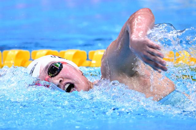China's Li Bingjie competes in the final of the women's 400m freestyle swimming event during the 2026 Asian Games at the Tokyo Aquatics Centre in Tokyo on September 22, 2026. (Photo by Yuichi YAMAZAKI / AFP)