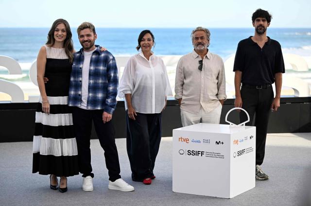 (From L)  Spanish actress Meritxell Calvo, Polish actor Adam Jezierski, Spanish actress Cristina Plazas, Spanish actor Eduard Fernandez and Spanish actor Francesco Carril pose during a photocall to promote the film "El Mal Padre" during the 74th San Sebastian International Film Festival in the northern Spanish Basque city of San Sebastian on September 22, 2026. (Photo by ANDER GILLENEA / AFP)