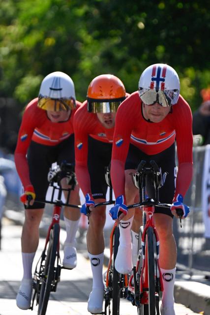 Norway’s men’s team competes in the mixed relay team time trial during the 2026 Union Cycliste Internationale (UCI) Road World Championships in Montreal, Quebec, on September 22, 2026. (Photo by Andrej Ivanov / AFP)