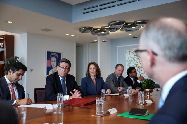 British Prime Minister Andy Burnham, flanked by AI Minister Kanishka Narayan (L) and Ruth Porat (R), president and chief Investment Officer at Alphabet and Google, speaks during a business and investor roundtable before attending the 81st United Nations General Assembly in New York on September 22, 2026. (Photo by Toby Melville / POOL / AFP)