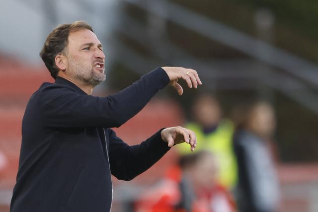 Bayern Munich's Spanish coach Jose Barcala reacts during the UEFA Women's Champions League first round day 1 football match between Bayern Munich and Manchester City in Munich, southern Germany, on September 22, 2026. (Photo by Michaela STACHE / AFP)