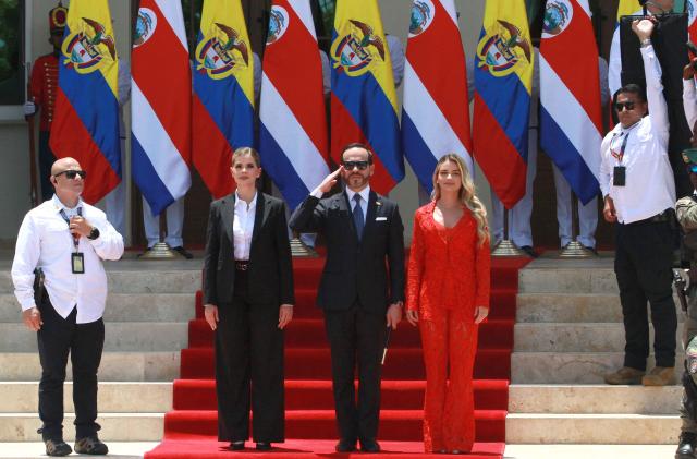 Costa Rica's president Laura Fernandez (L) is welcomed by Colombia's President Abelardo de la Espriella and his wife Ana Lucia Pineda upon her arrival in Barranquilla, Colombia on September 22, 2026. (Photo by Jose TORRES / AFP)