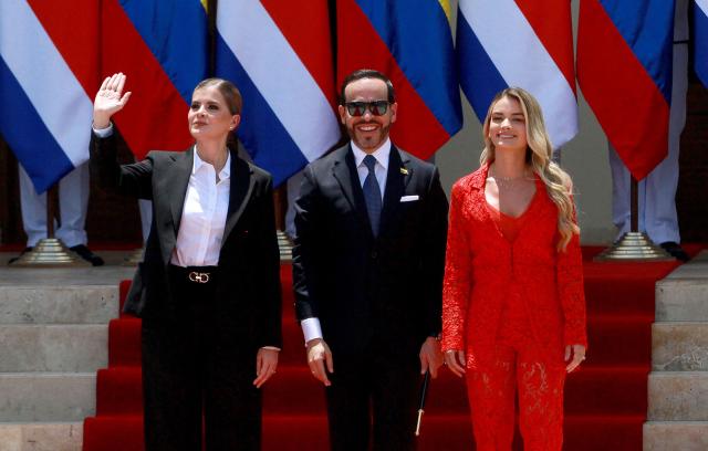 Costa Rica's president Laura Fernandez (L) is welcomed by Colombia's President Abelardo de la Espriella and his wife Ana Lucia Pineda upon her arrival in Barranquilla, Colombia on September 22, 2026. (Photo by Jose TORRES / AFP)