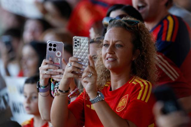 Supporters take pictures during a training session ahead of Spain's UEFA Nations League football match against England at the Ciudad del Futbol in Las Rozas, outside Madrid, on September 22, 2026. (Photo by Oscar DEL POZO / AFP)