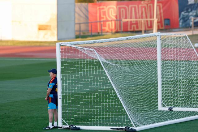 Spain's coach Luis de la Fuente watches Spain's players during a training session ahead of Spain's UEFA Nations League football match against England at the Ciudad del Futbol in Las Rozas, outside Madrid, on September 22, 2026. (Photo by Oscar DEL POZO / AFP)