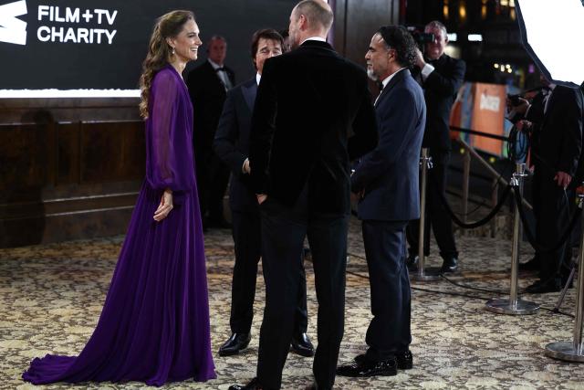 Mexican filmmaker Alejandro Gonzalez Inarritu (R) and US actor Tom Cruise (2L) speak with Britain's Prince William, Prince of Wales and Britain's Catherine, Princess of Wales as they arrive for the global premiere of the film 'Digger' in Leicester Square in central London on September 22, 2026. (Photo by Henry NICHOLLS / AFP)