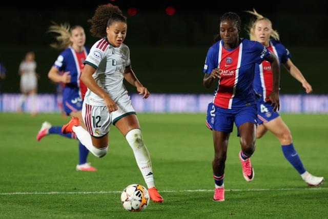 Real Madrid's Swedish forward #12 Felicia Schroder fights for the ball Paris Saint-Germain's French defender #02 Thiniba Samoura during the UEFA Women's Champions League, league phase day 1 football match between Real Madrid CF and Paris Saint-Germain (PSG) at the Alfredo Di Stefano stadium in Madrid, on September 22, 2026. (Photo by Thomas COEX / AFP)
