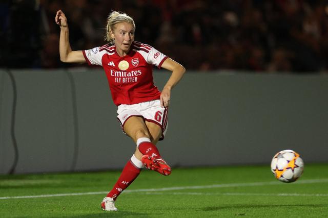 Arsenal's English defender #06 Leah Williamson crosses the ball during the UEFA Women's Champions League, League Phase football match between Arsenal and HB Koge at Meadow Park in Borehamwood, north of London on September 22, 2026. (Photo by Adrian Dennis / AFP)