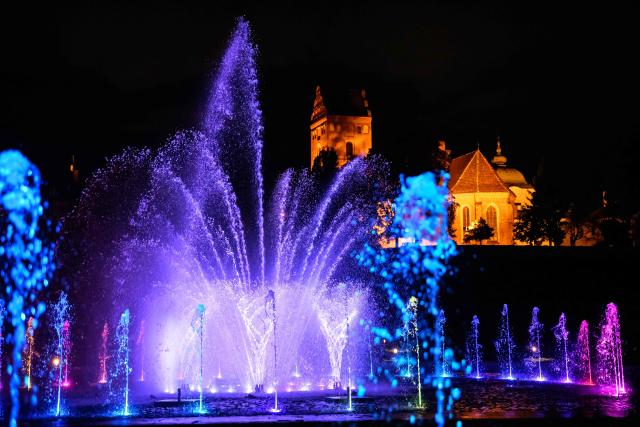 This photograph taken on September 22, 2026 shows the Multimedia Fountain at the foot of the Old Town in Warsaw. (Photo by Mladen ANTONOV / AFP)