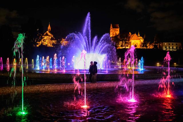 People walk in the Multimedia Fountain Park at the foot of the Old Town in Warsaw on September 22, 2026. (Photo by Mladen ANTONOV / AFP)