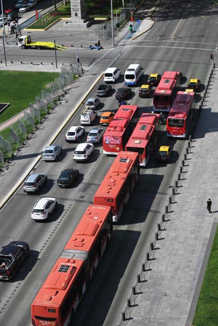 Vehicles travel along an avenue on World Car-Free Day in Santiago on September 22, 2026. (Photo by RODRIGO ARANGUA / AFP)