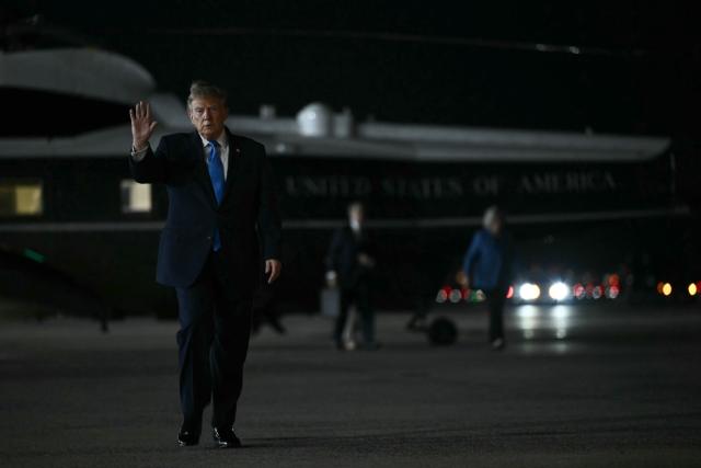 US President Donald Trump waves while walking to board Air Force One at John F. Kennedy International Airport in New York on September 22, 2026. Trump is returning to the White House after addressing the United Nations General Assembly. (Photo by Brendan SMIALOWSKI / AFP)