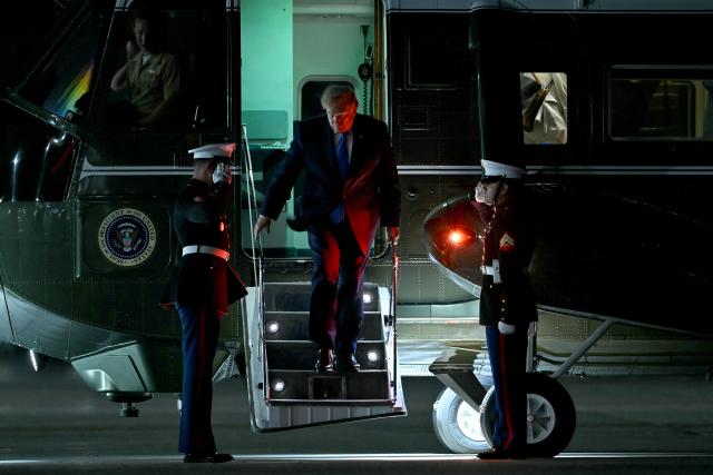 US President Donald Trump steps off Marine One to transfer to Air Force One at John F. Kennedy International Airport in New York on September 22, 2026. Trump is returning to the White House after addressing the United Nations General Assembly. (Photo by Brendan SMIALOWSKI / AFP)