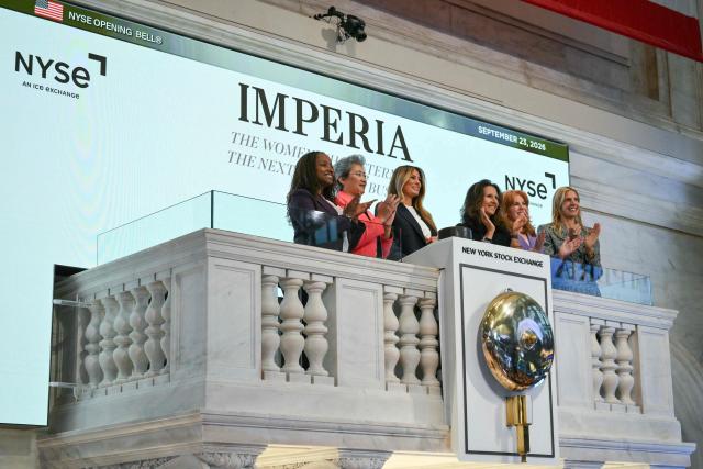 US First Lady Melania Trump, flanked NYSE Group President Lynn Martin (3R) and President and CEO of Advanced Micro Devices Lisa Su (2L), rings the opening bell of the New York Stock Exchange (NYSE) in New York on September 23, 2026. (Photo by ANGELA WEISS / AFP)