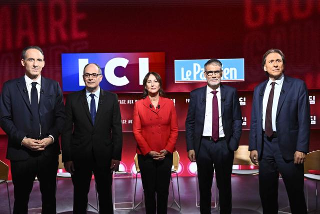 (From L) Candidates in the Socialist (PS) and centre-left Place Publique (PP) parties primary Raphael Glucksmann, Emmanuel Maurel, Segolene Royal, Olivier Faure and Jerome Guedj pose ahead of a debate on French TV news channel LCI for the Socialist (PS) and centre-left Place Publique (PP) parties primary for the France's 2027 presidential election at LCI's studios in Boulogne-Billancourt, west of Paris, on September 23, 2026. (Photo by JULIEN DE ROSA / POOL / AFP)