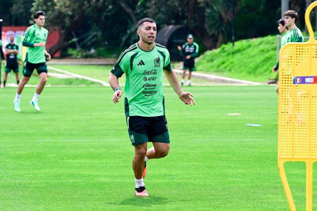 Mexico's national football team midfielder Erik Lira jogs during a training session in Mexico City on September 23, 2026. Mexico will face Colombia and Peru in international friendly matches. (Photo by Alfredo ESTRELLA / AFP)