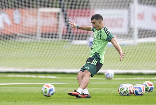 Mexico's national football team midfielder Erik Lira kicks a ball during a training session in Mexico City on September 23, 2026. Mexico will face Colombia and Peru in international friendly matches. (Photo by Alfredo ESTRELLA / AFP)