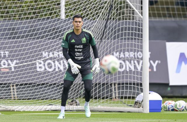Mexico's national football team goalkeeper Raul Rangel looks at the ball during a training session in Mexico City on September 23, 2026. Mexico will face Colombia and Peru in international friendly matches. (Photo by Alfredo ESTRELLA / AFP)