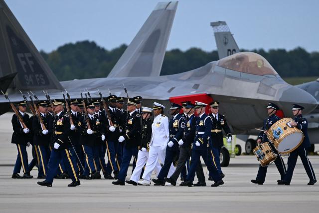Members of the US military prepare for US President Donald Trump to greet Chinese President Xi Jinping upon his arrival at Joint Base Andrews in Maryland on September 23, 2026. Xi is visiting the United States from September 23 to 25. (Photo by Brendan SMIALOWSKI / AFP)