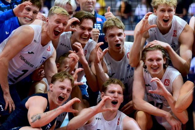 TOPSHOT - Finland’s players celebrate after winning the CEV EuroVolley 2026 men's quarterfinal volleyball match between Italy and Finland at the Palavela in Turin on September 23, 2026. (Photo by Marco BERTORELLO / AFP)
