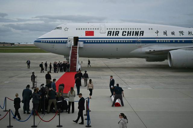 US military personnel unroll the red carpet at the bottom of the stairs of an Air China plane carrying Chinese President Xi Jinping at Joint Base Andrews in Maryland on September 23, 2026. Xi is visiting the United States from September 23 to 25. (Photo by Kent NISHIMURA / AFP)