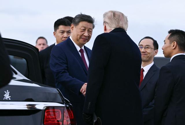 US President Donald Trump and Chinese President Xi Jinping shake hands at Joint Base Andrews in Maryland on September 23, 2026. Xi is visiting the United States from September 23 to 25. (Photo by Brendan SMIALOWSKI / AFP)